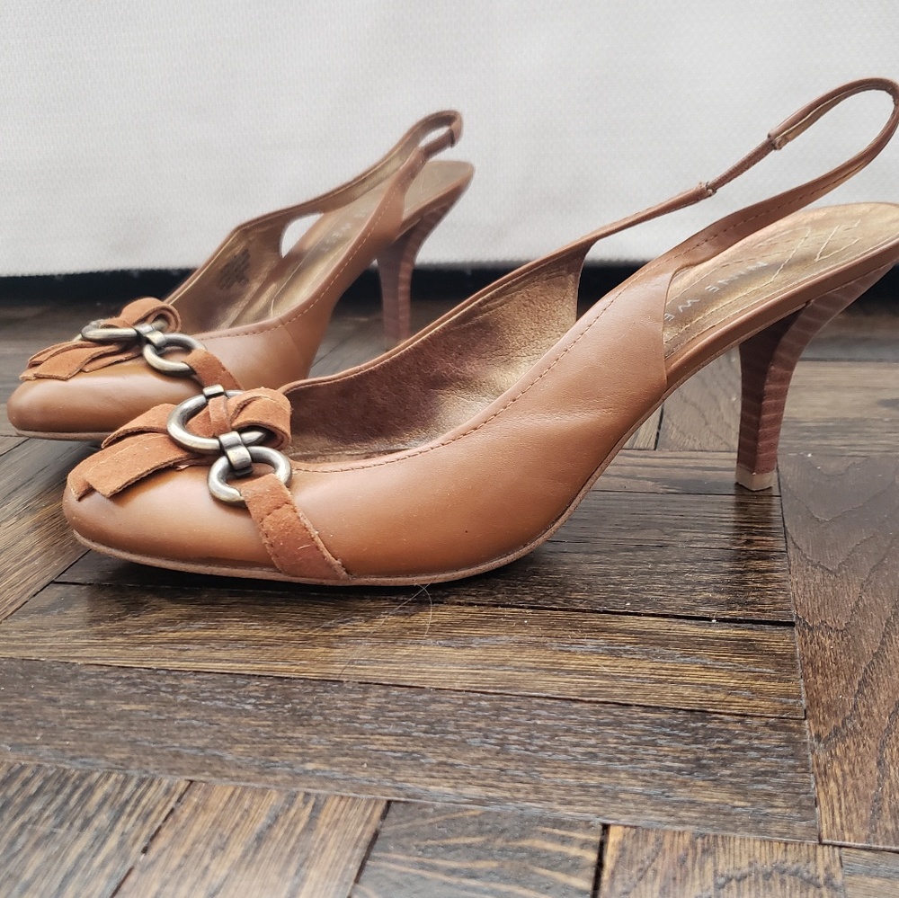 NINE WEST leather slingback pump. Size 7.5
